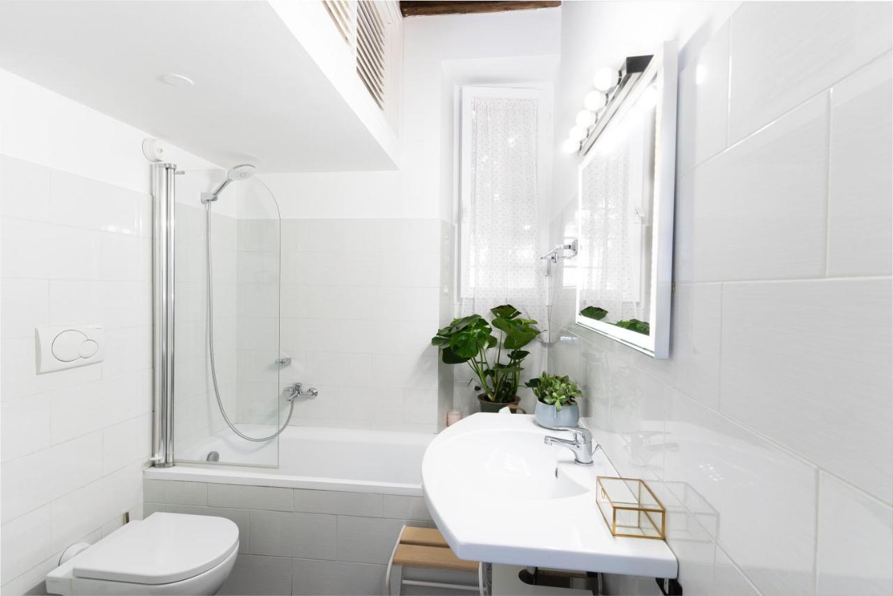 Quiet Trevi Fountain Apartment With Patio And Backyard Roma Dış mekan fotoğraf