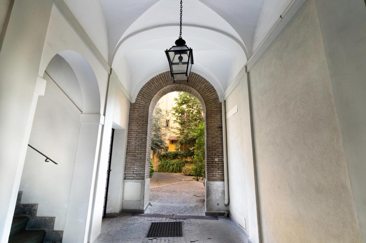 Quiet Trevi Fountain Apartment With Patio And Backyard Roma Dış mekan fotoğraf