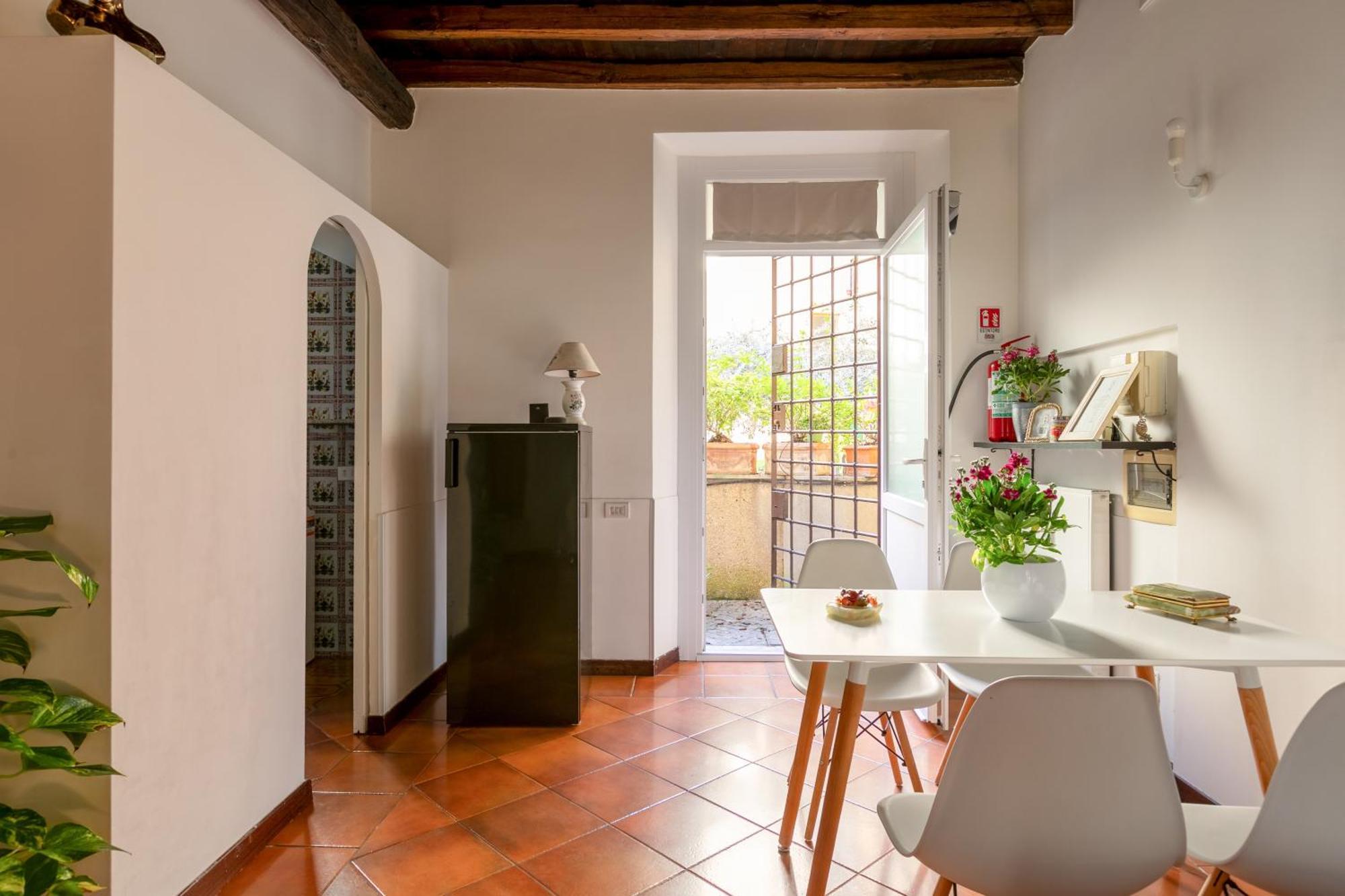 Quiet Trevi Fountain Apartment With Patio And Backyard Roma Dış mekan fotoğraf