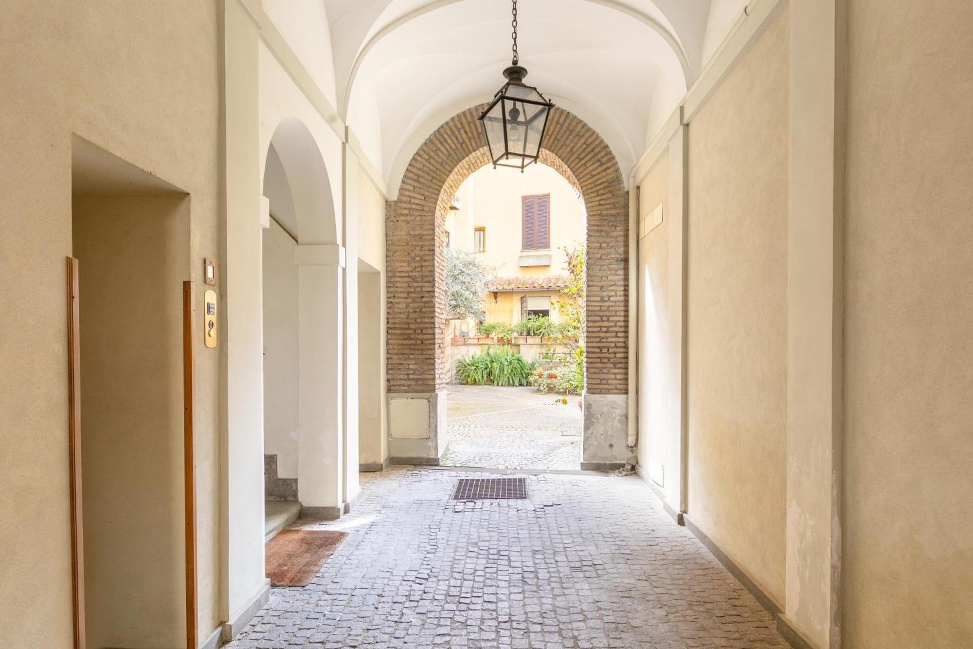 Quiet Trevi Fountain Apartment With Patio And Backyard Roma Dış mekan fotoğraf