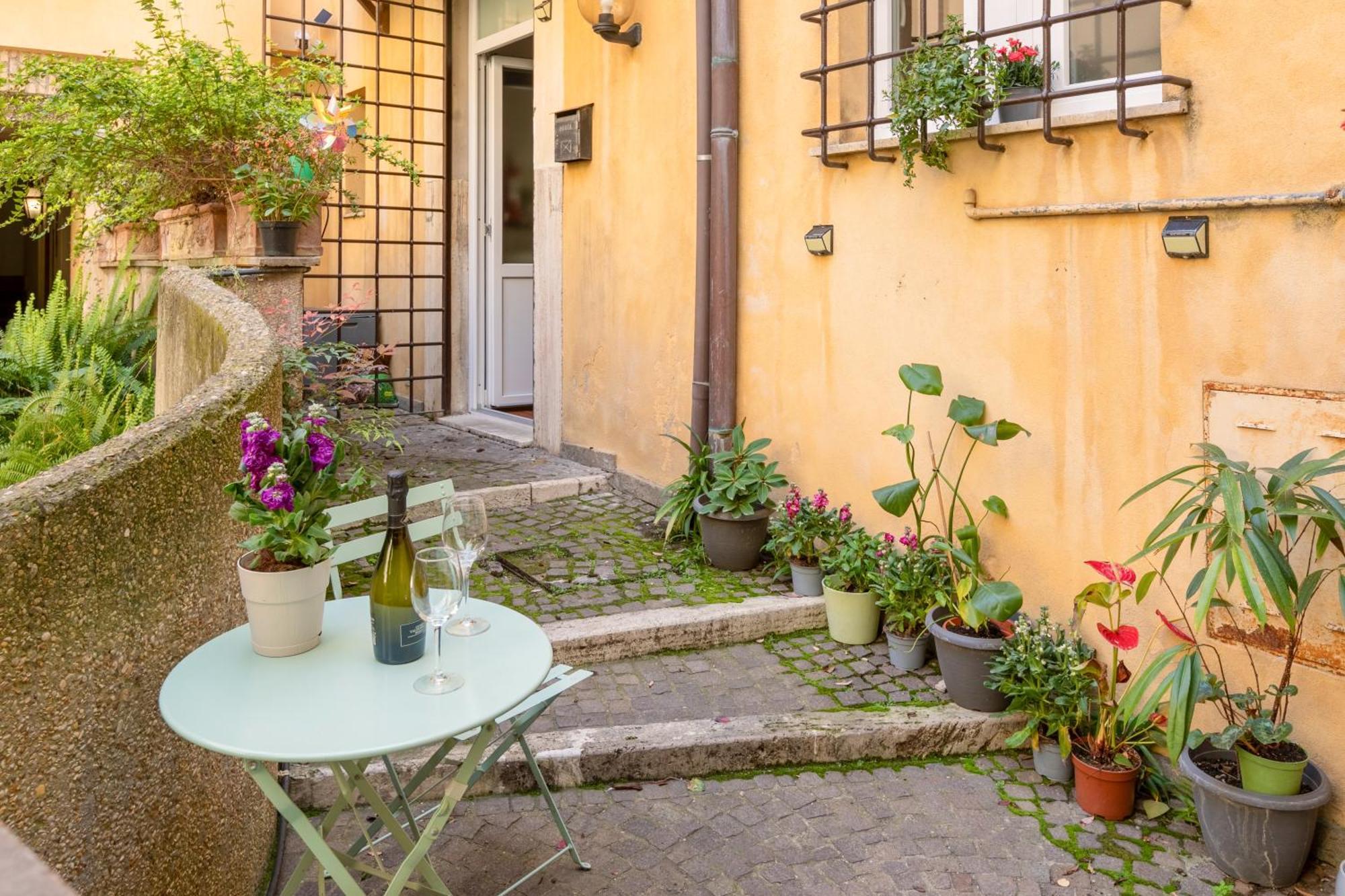 Quiet Trevi Fountain Apartment With Patio And Backyard Roma Dış mekan fotoğraf