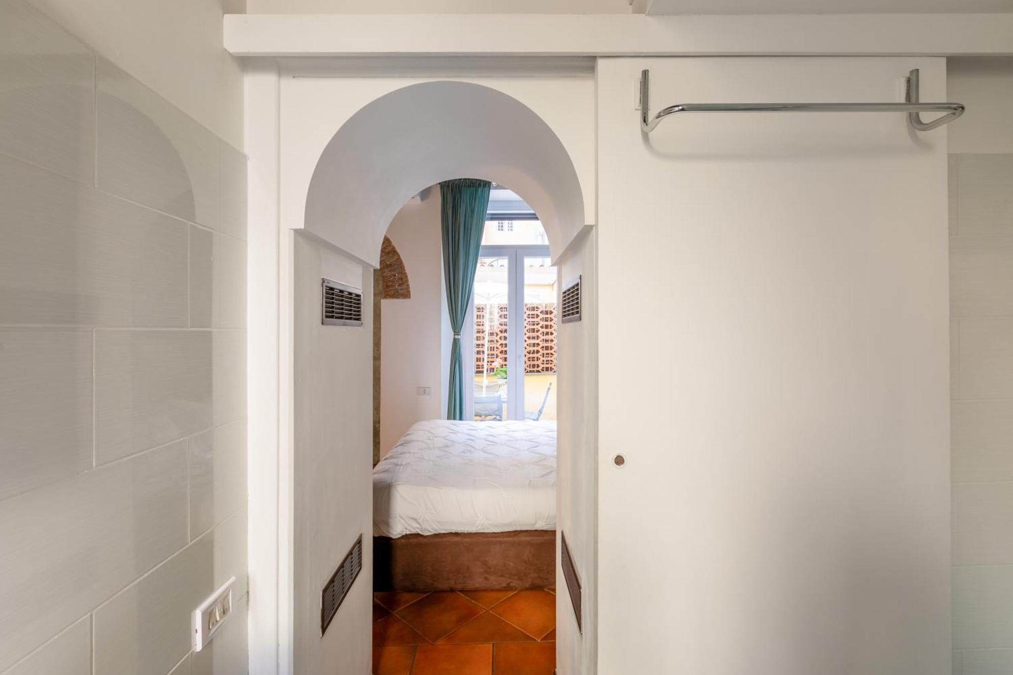 Quiet Trevi Fountain Apartment With Patio And Backyard Roma Dış mekan fotoğraf