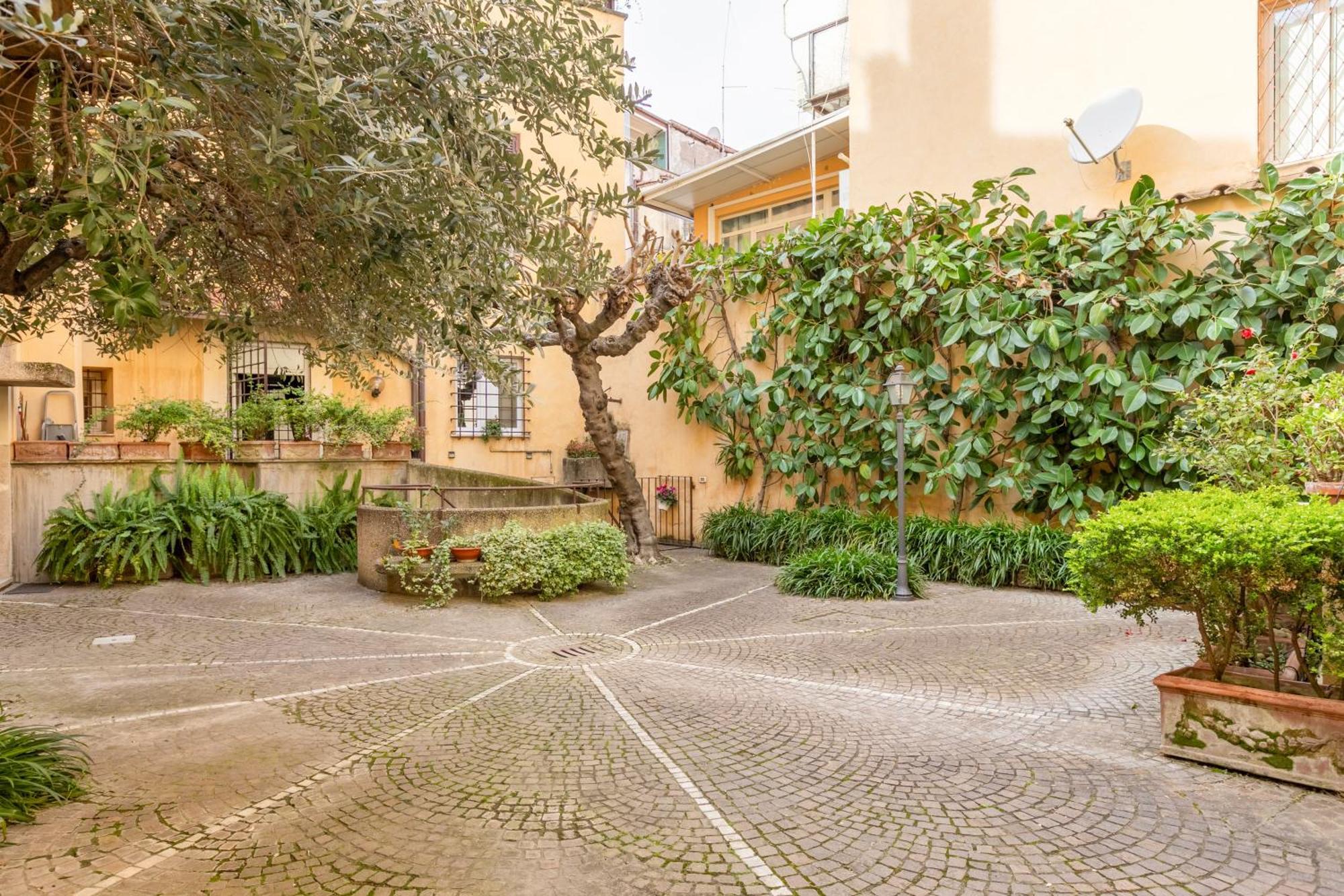 Quiet Trevi Fountain Apartment With Patio And Backyard Roma Dış mekan fotoğraf